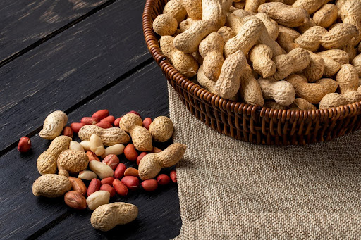 dogs-can-eat-peanuts-2